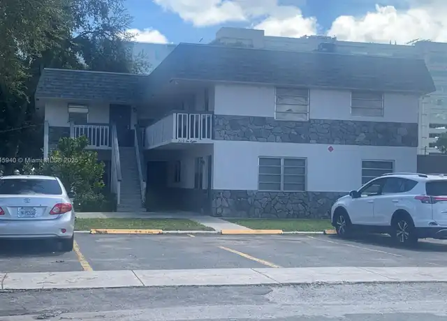 Property at 218 SE 10th St Unit 4, Hallandale Beach, FL, 33009, 2 beds, 2 baths, [object Object]