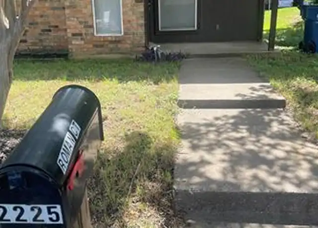 Property at 2225 Roman Ct, Arlington, TX, 76013, 2 beds, 1 bath, [object Object]