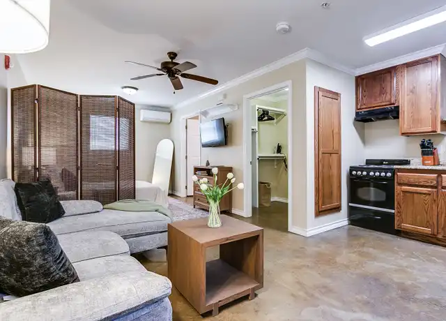 Property at 350 W Avenue L, San Angelo, TX, 76903, 1 bed, 1 bath, [object Object]