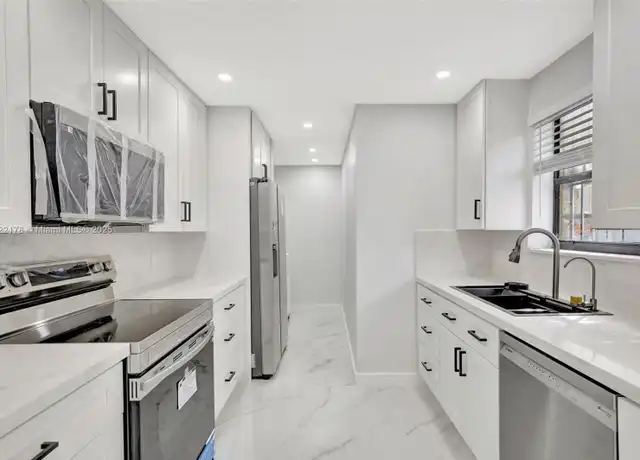 Property at 3916 NW 207 Saint Rd Unit 3916, Miami Gardens, FL, 33055, 4 beds, 2 baths, [object Object]
