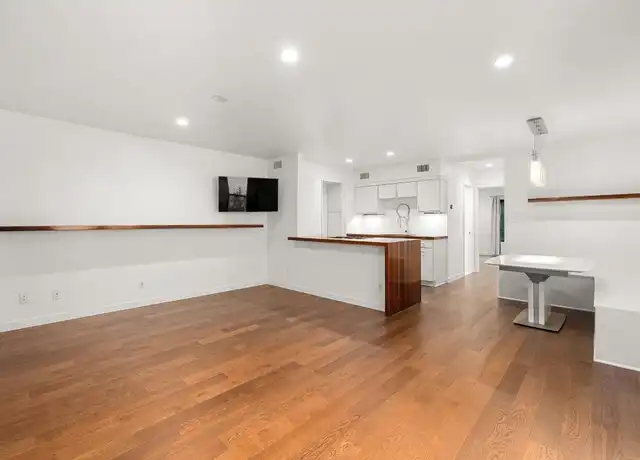 Property at 505 W 7th St #215, Austin, TX, 78701, 1 bed, 1 bath, [object Object]