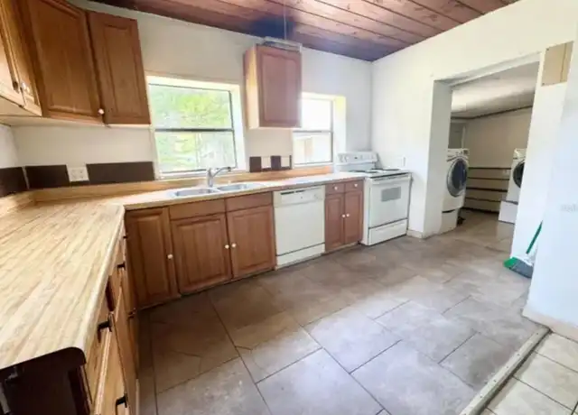 Property at 2233 E Magnolia St, Lakeland, FL, 33801, 2 beds, 1 bath, [object Object]