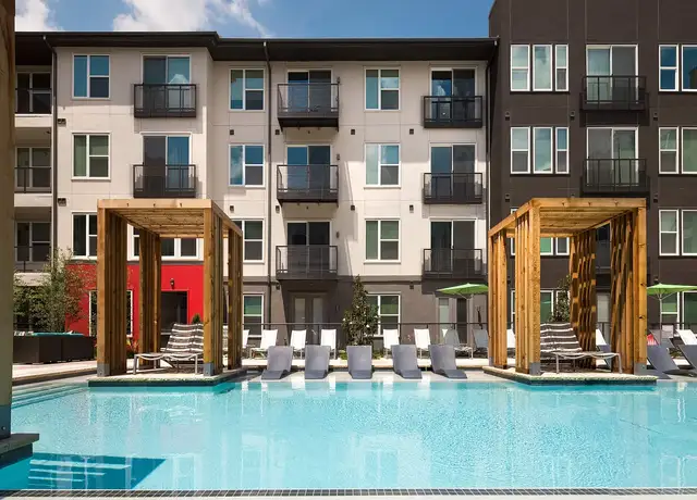 Photo of 320 Singleton Blvd, Dallas, TX 75212