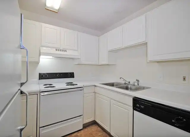 Property at Hunters Ridge - Price Per Bedroom - 4130 W Michigan Ave, Kalamazoo, MI, 49006, 1-2 bed, 1-2 bath, [object Object]