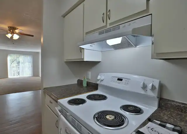 Property at 1420 W Glen Ave Apt 514, Peoria, IL, 61614, 2 beds, 1.5 baths, [object Object]
