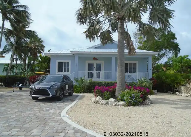 Property at 241 W Seaview Dr, Marathon, FL, 33050, 3 beds, 2 baths, [object Object]
