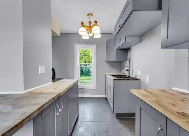 Property at 223 W 15th St, Lorain, OH, 44052, 4 beds, 1 bath, [object Object]