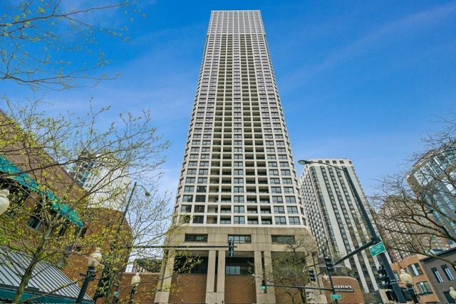1030 N State St Unit 27J, Chicago, IL 60610