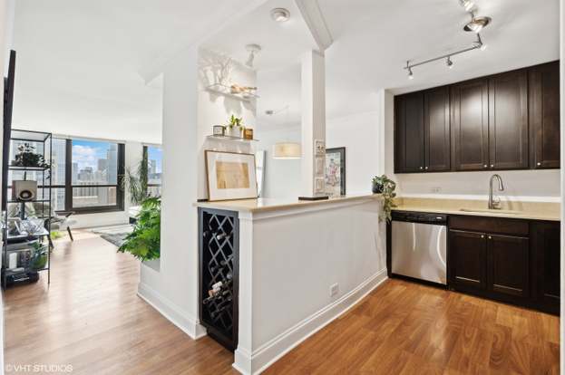 1030 N State St Unit 27J, Chicago, IL 60610