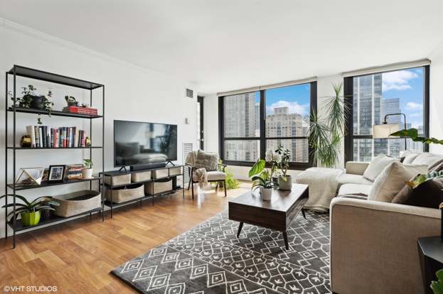 1030 N State St Unit 27J, Chicago, IL 60610