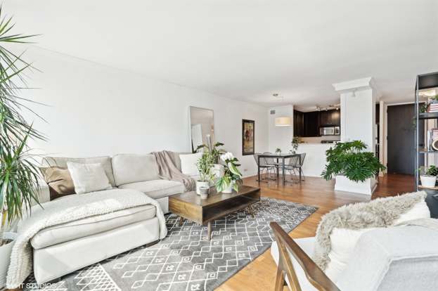 1030 N State St Unit 27J, Chicago, IL 60610