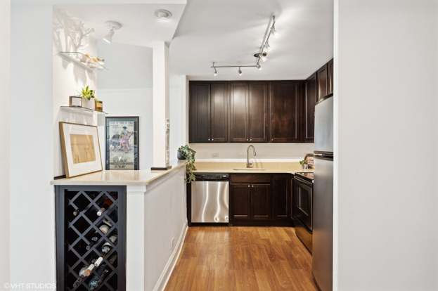 1030 N State St Unit 27J, Chicago, IL 60610