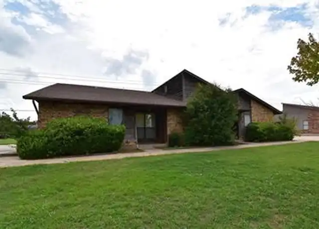 Property at 915 NE Rogers Ln Unit 2, Lawton, OK, 73507, 2 beds, 1 bath, [object Object]