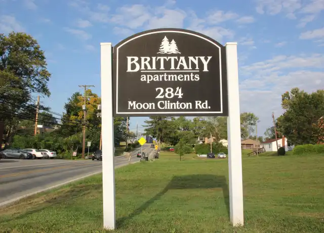 Property at 284 Moon Clinton Rd, Coraopolis, PA, 15108, 1 bed, 1 bath, [object Object]