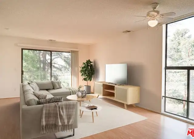 Property at 950 Edgecliffe Dr Unit 3, Los Angeles, CA, 90026, 2 beds, 1 bath, [object Object]