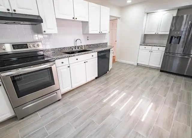 Property at 21 Hillsdale Rd Unit 2, Medford, MA, 02155, 3 beds, 1 bath, [object Object]
