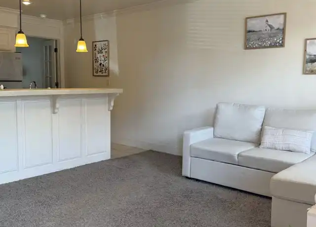 Property at 711 W Douglas St Unit 5, Fayetteville, AR, 72701, 1 bed, 1 bath, [object Object]