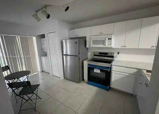 Property at 1270 SE 28th Ct, Homestead, FL, 33035, 2 beds, 2 baths, [object Object]