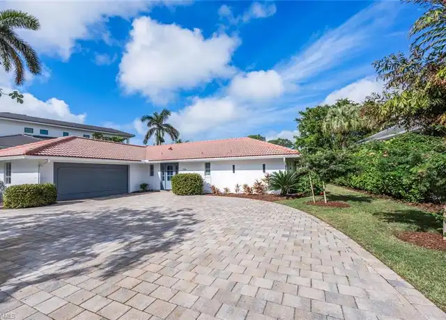 Property at 735 Parkview Ln, Naples, FL, 34103, 2 beds, 2 baths, [object Object]