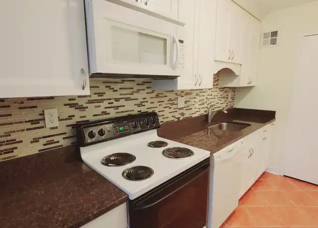 Property at 44 Strawberry Hill Ave Unit 5C, Stamford, CT, 06902, 1 bed, 1 bath, [object Object]