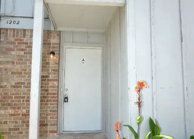 Property at 1202 Southport Dr Unit A, Austin, TX, 78704, 2 beds, 1.5 baths, [object Object]