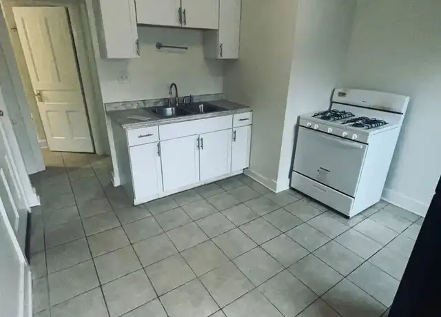 Property at 1225 E Wright St Unit 2, Milwaukee, WI, 53212, 2 beds, 1 bath, [object Object]