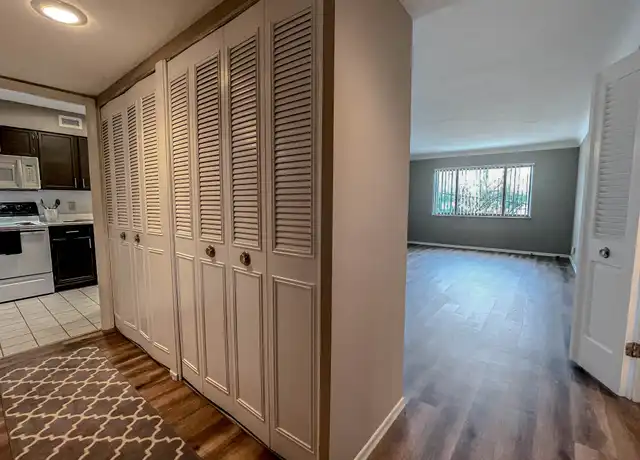 Property at Fontainebleau Apartments - 1001 N McKnight Rd, Saint Louis, MO, 63132, 0 beds, 1 bath, [object Object]
