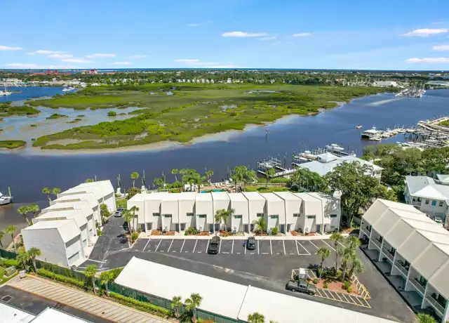 Property at 925 S Ponce de Leon Blvd, Saint Augustine, FL, 32084, 2 beds, 2.5 baths, [object Object]