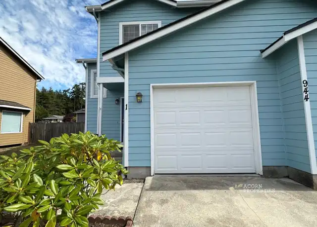 Property at 944 NW Quarterdeck Loop Unit 1, Oak Harbor, WA, 98277, 3 beds, 2.5 baths, [object Object]