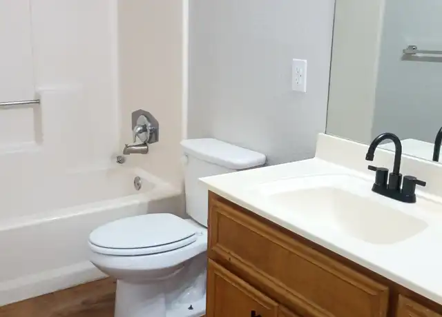 Property at 5500 N 15th St Unit 08, McAllen, TX, 78504, 1 bed, 1 bath, [object Object]