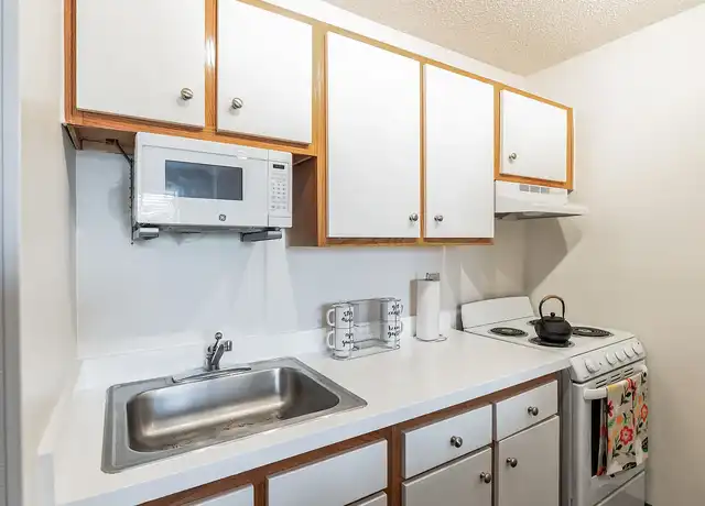 Property at Vivo Living Charlotte University - 123 E McCullough Dr, Charlotte, NC, 28262, 0-1 beds, 1 bath, [object Object]