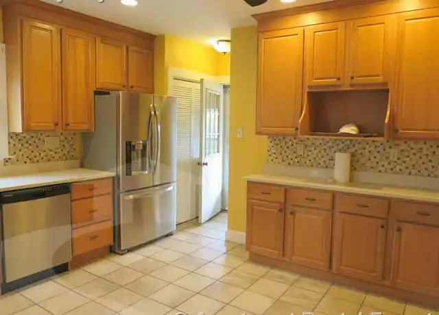 Property at 1098 Fellsway Unit 2, Medford, MA, 02155, 3 beds, 2 baths, [object Object]