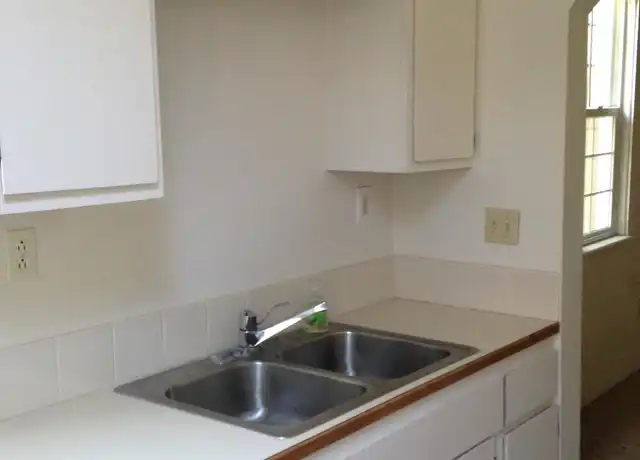 Property at 642 NW 11th St Unit 2, Corvallis, OR, 97330, 1 bed, 1 bath, [object Object]