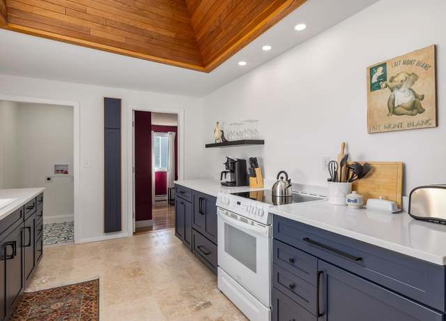 Photo of 32 Hampshire Rd, Portsmouth, NH 03801