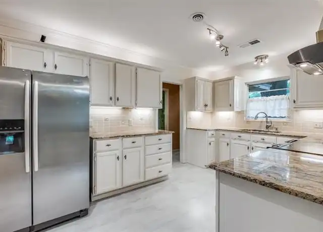 Property at 6606 E Mockingbird Ln, Dallas, TX, 75214, 2 beds, 2 baths, [object Object]