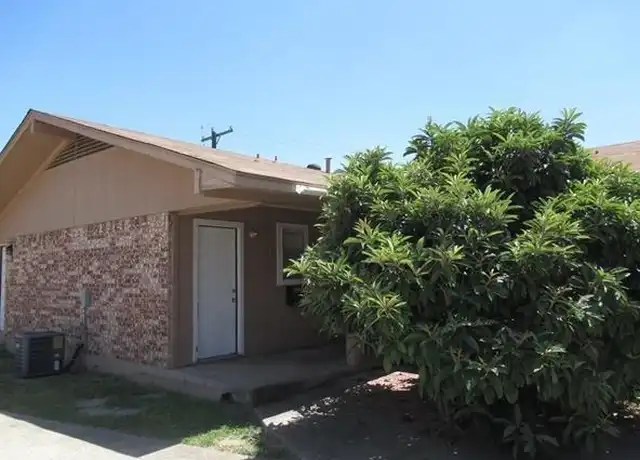 Property at 1124 N Center St, Arlington, TX, 76011, 2 beds, 1 bath, [object Object]