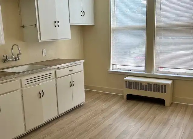 Property at 1904 N Main St Unit 1904-8M, Rockford, IL, 61103, 1 bed, 1 bath, [object Object]