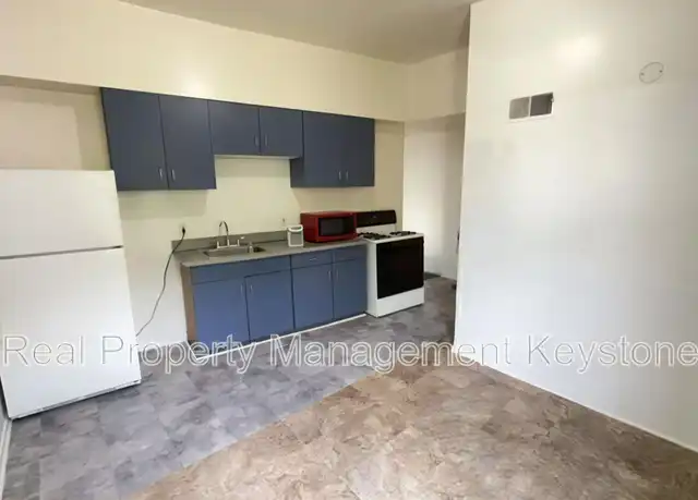 Property at 429 Island Ave Unit 2, McKees Rocks, PA, 15136, 3 beds, 1 bath, [object Object]