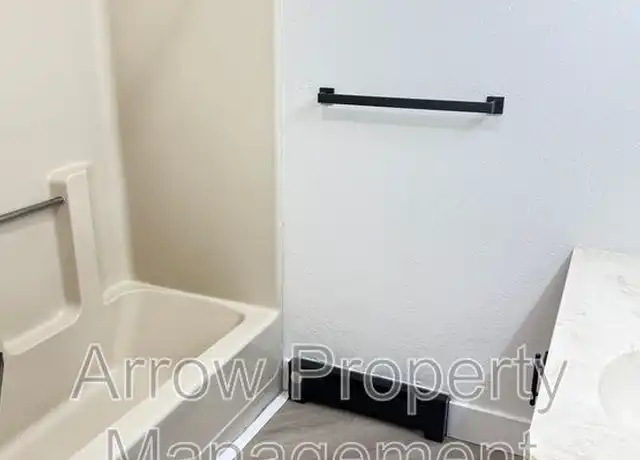 Property at 205 E Arbor Ave, Bismarck, ND, 58504, 3 beds, 2 baths, [object Object]