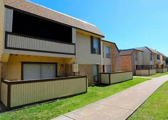 Photo of 1919 Walnut Plz, Carrollton, TX 75006