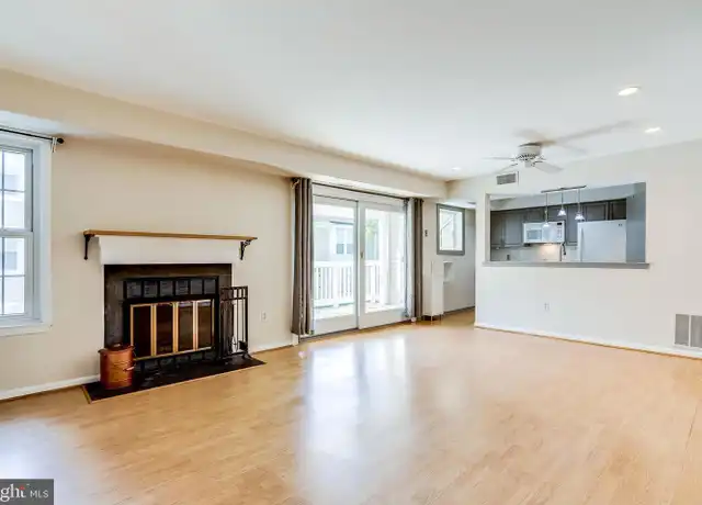 Property at 2429 S Walter Reed Dr, Arlington, VA, 22206, 2 beds, 1 bath, [object Object]