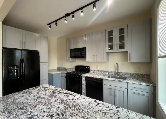 Property at 837 Highview St Unit 2, Pittsburgh, PA, 15206, 2 beds, 1 bath, [object Object]