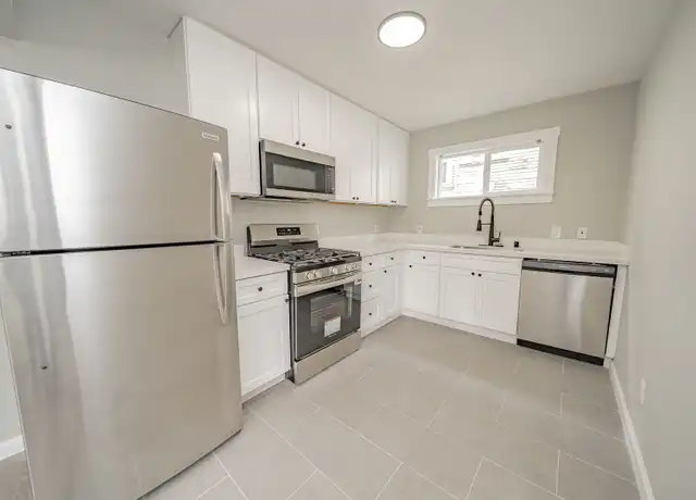 Property at 3300 Martin Luther King Junior Way Unit B, Oakland, CA, 94609, 3 beds, 1 bath, [object Object]