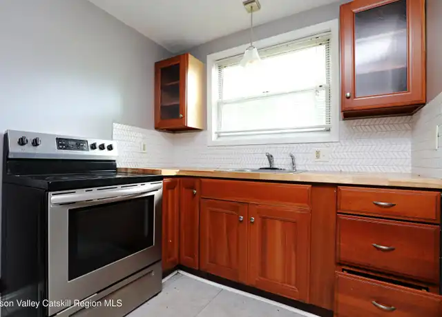 Property at 343 Washington Ave Unit 2, Kingston, NY, 12401, 2 beds, 1 bath, [object Object]
