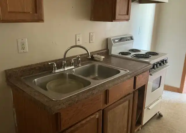 Property at 3133 W Clybourn St Unit 4, Milwaukee, WI, 53208, 2 beds, 1 bath, [object Object]