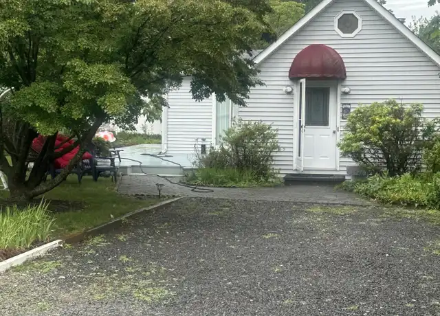 Property at 36 Whalepond Rd Unit rear, Oakhurst, NJ, 07755, 2 beds, 1 bath, [object Object]