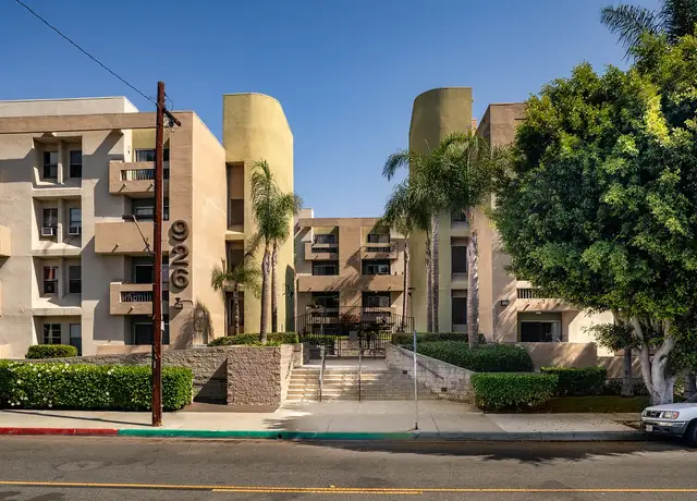Photo of 926 Locust Ave, Long Beach, CA 90813