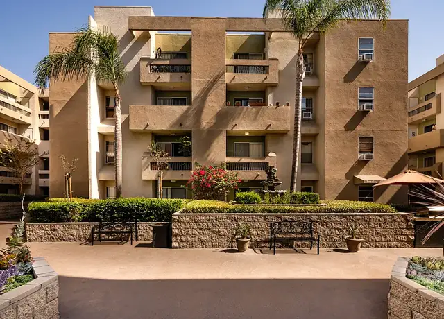 Photo of 926 Locust Ave, Long Beach, CA 90813