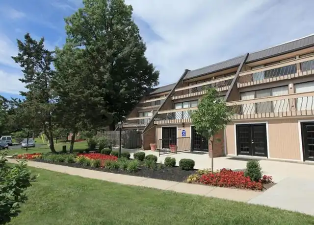 Property at ESTATES ON MAIN - 5312 Gatehouse Dr, Columbus, OH, 43213, 1-2 bed, 1-1.5 bath, [object Object]