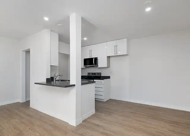 Property at Berendo Apartments - 400 S Berendo St, Los Angeles, CA, 90020, 2 beds, 2 baths, [object Object]